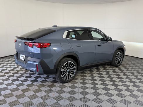 Used 2026 BMW X2 xDrive28i w/ Technology Package AWD/4WD image 9