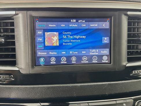 Used 2021 Chrysler Voyager Lxi image 17