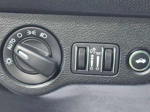 Used 2019 Dodge Challenger SXT RWD image 11