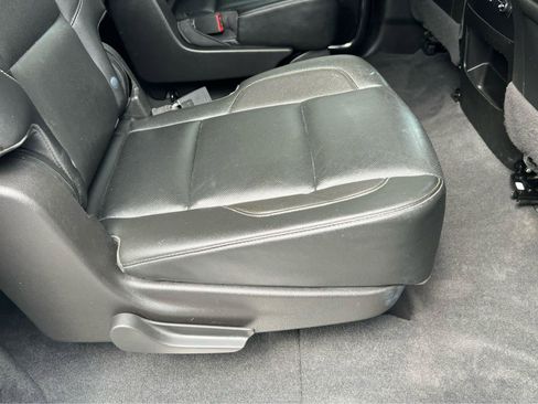 Used 2020 Chevrolet Suburban Premier AWD/4WD image 21