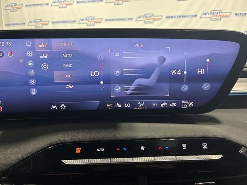 Used 2025 Buick Enclave Preferred AWD/4WD image 39