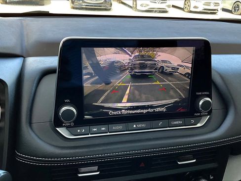 Used 2023 Nissan Rogue SV w/ SV Premium B Package image 25