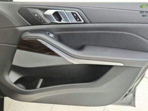 Used 2025 BMW X7 xDrive40i w/ Premium Package AWD/4WD image 25