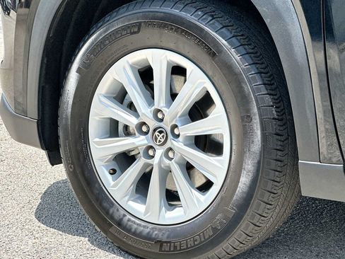 Used 2025 Toyota Grand Highlander AWD image 11