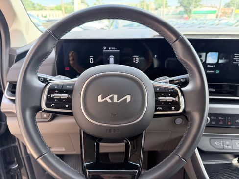 Used 2026 Kia Carnival FWD image 30