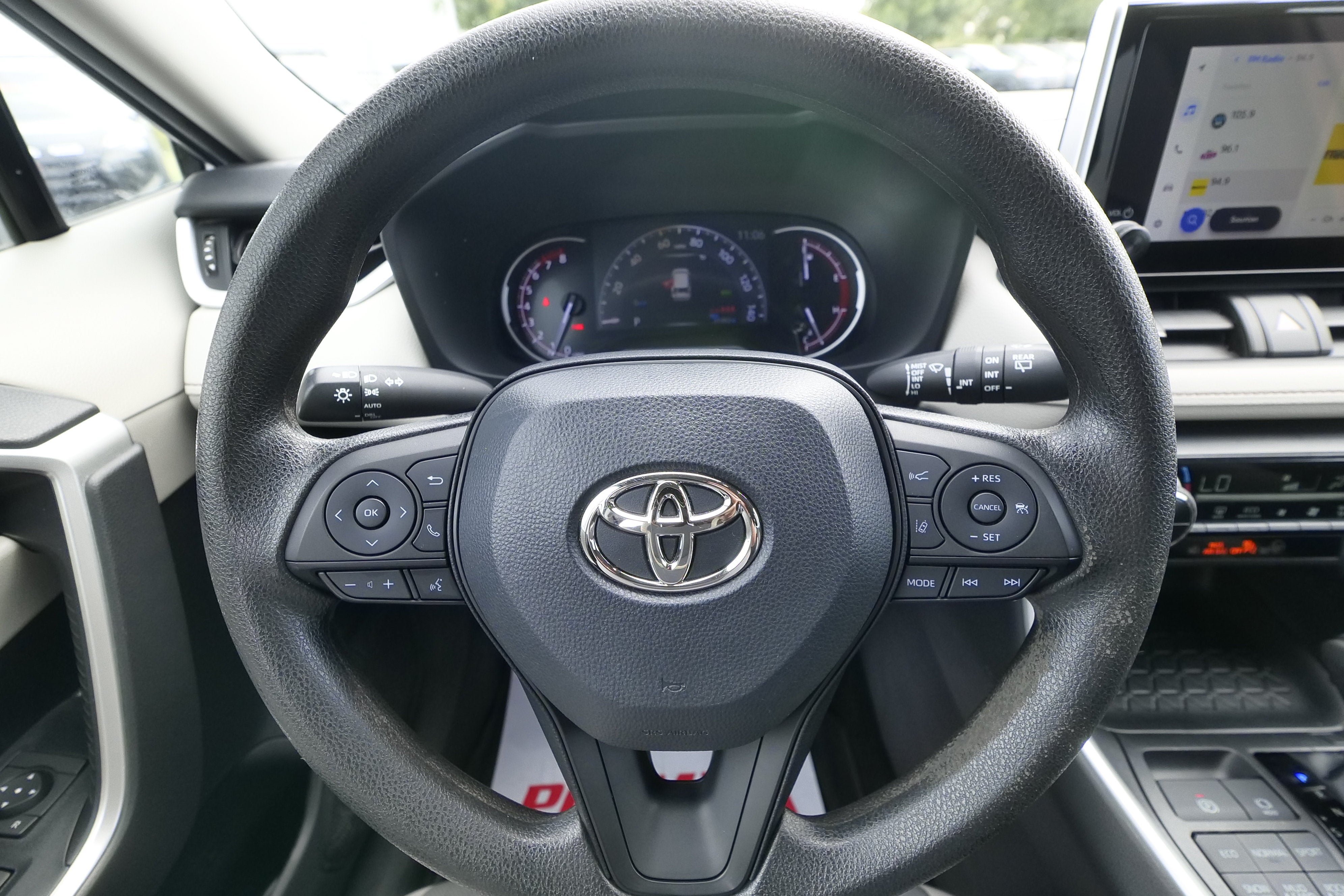 Used 2023 Toyota RAV4 XLE AWD/4WD image 18