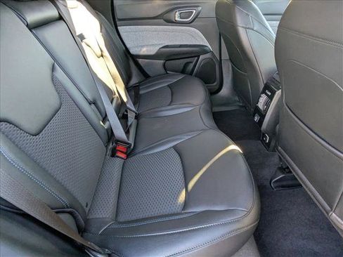 Used 2024 Jeep Compass Latitude image 18