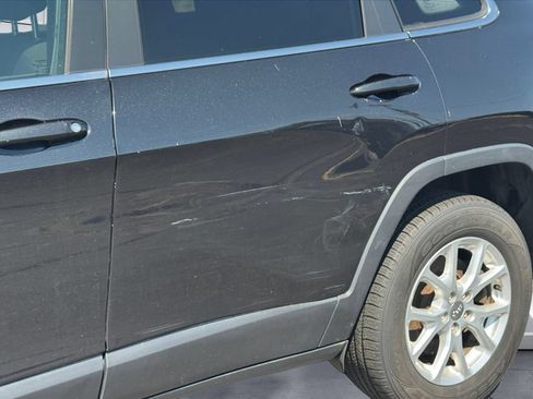 Used 2016 Jeep Cherokee Latitude w/ Cold Weather Group AWD/4WD image 14