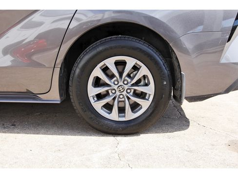 Used 2022 Toyota Sienna LE FWD image 34