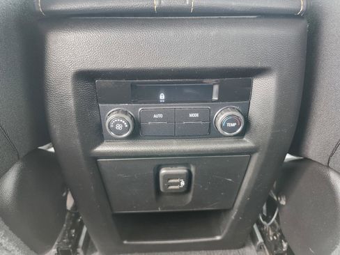 Used 2018 Chevrolet Traverse LT image 29