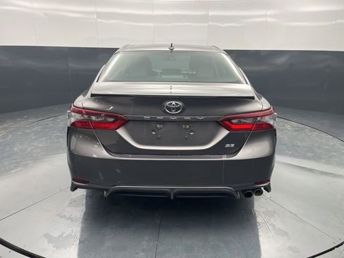 Used 2022 Toyota Camry SE FWD image 6