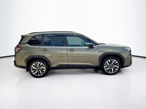 Used 2025 Subaru Forester Touring AWD/4WD image 4