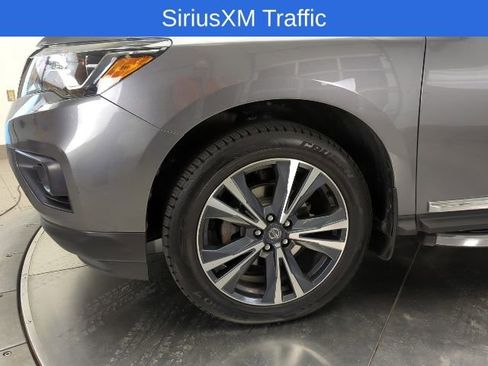Used 2019 Nissan Pathfinder Platinum AWD/4WD image 3