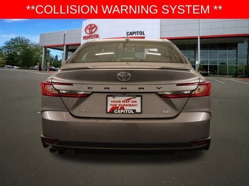 Used 2025 Toyota Camry SE image 6