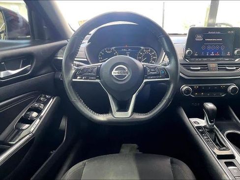 Certified 2022 Nissan Altima 2.5 SV w/ SV Premium Package FWD image 6