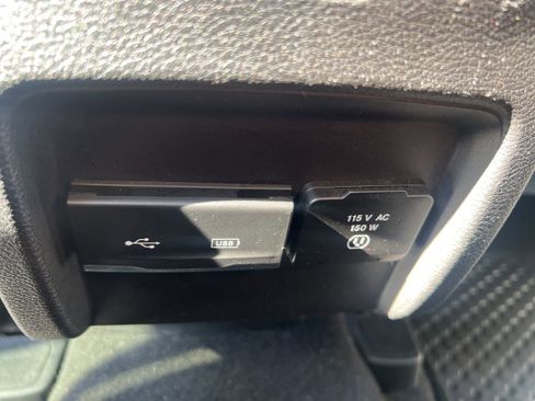 Used 2020 Jeep Cherokee Latitude Plus w/ Cold Weather Group AWD/4WD image 25
