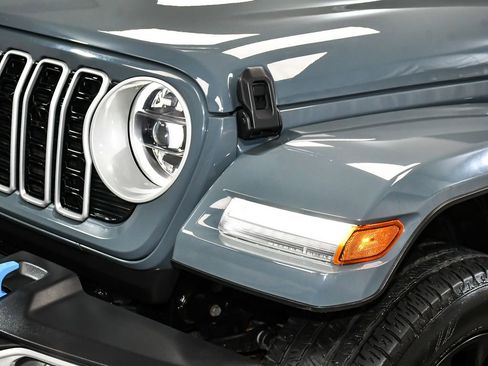 Used 2024 Jeep Wrangler Unlimited Sahara AWD/4WD image 63