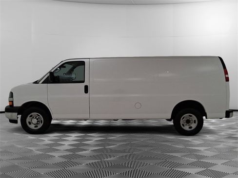 Used 2017 Chevrolet Express 3500 Extended image 6