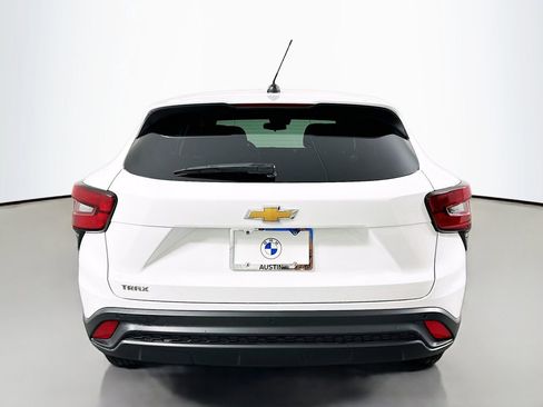 Used 2025 Chevrolet Trax LS w/ LS Convenience Package FWD image 6