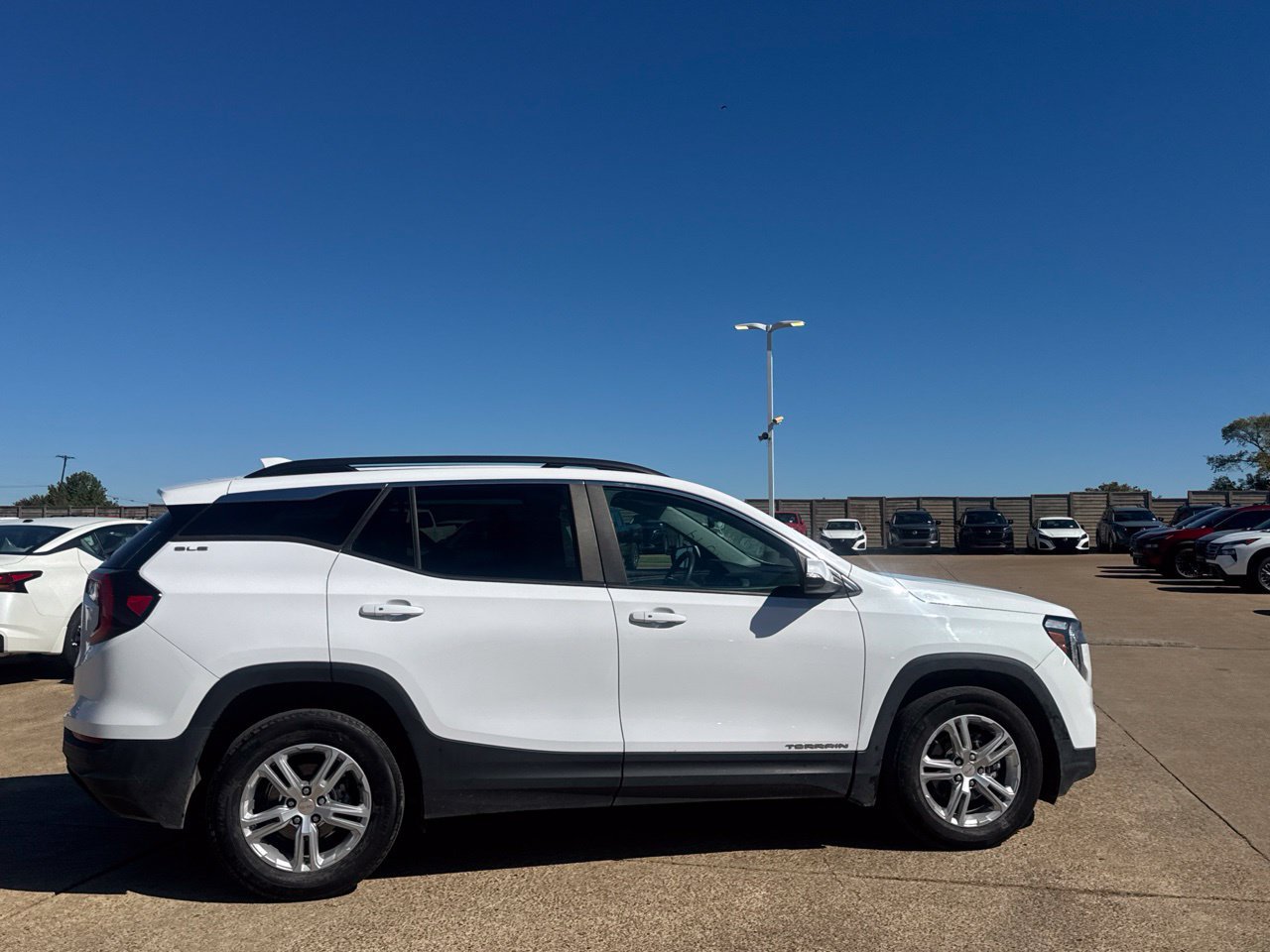 Used 2022 GMC Terrain SLE w/ Driver Convenience Package FWD image 28