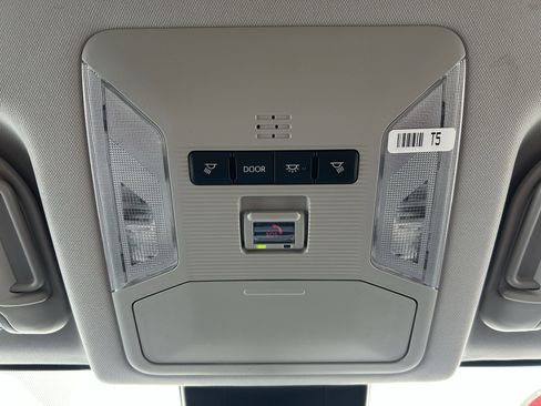 Certified 2025 Toyota RAV4 XLE AWD/4WD image 33