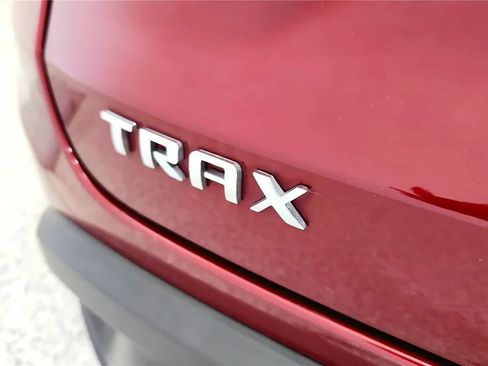 Used 2024 Chevrolet Trax LS w/ LS Convenience Package FWD image 17
