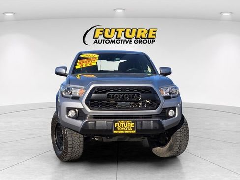 Used 2021 Toyota Tacoma TRD Off-Road w/ Technology Package AWD/4WD image 2