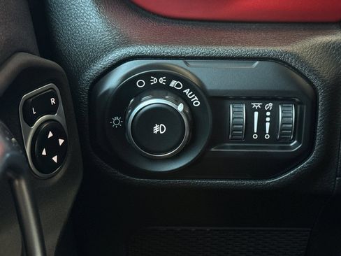 Used 2020 Jeep Wrangler Unlimited Rubicon w/ LED Lighting Group AWD/4WD image 40