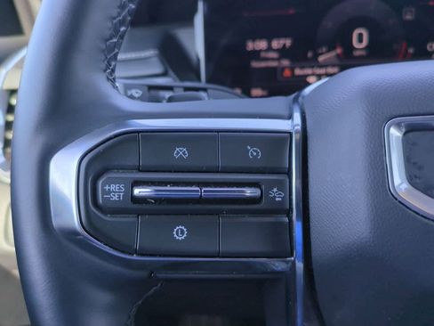 Used 2025 GMC Acadia Elevation image 22