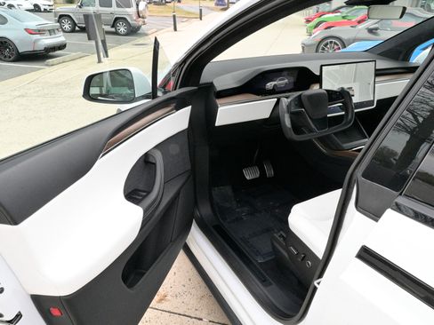 Used 2022 Tesla Model X image 15