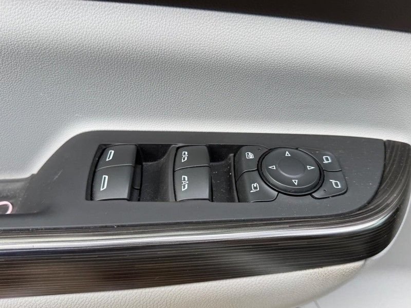 Used 2023 GMC Acadia SLT w/ Preferred Package AWD/4WD image 19