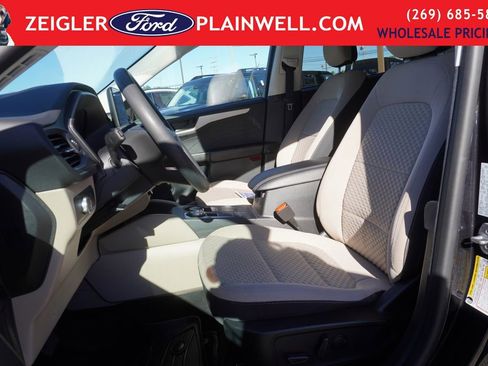 Used 2022 Ford Escape SE image 16