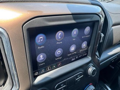 Used 2019 Chevrolet Silverado 1500 High Country w/ High Country Premium Package AWD/4WD image 2