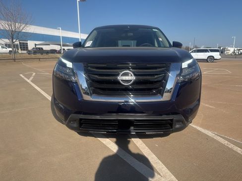 Used 2025 Nissan Pathfinder SV image 11