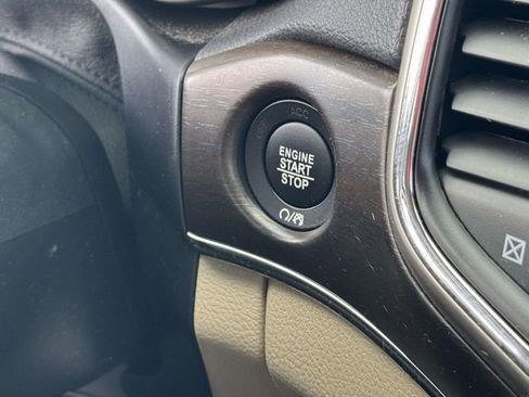 Used 2017 Jeep Grand Cherokee Limited image 24