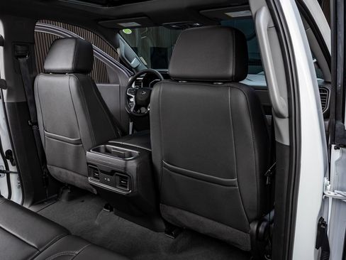 Used 2024 Chevrolet Silverado 1500 LT Trail Boss w/ LT Trail Boss Premium Package AWD/4WD image 32