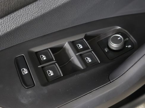 Used 2024 Volkswagen Jetta SE FWD image 39