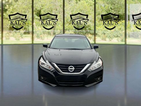 Used 2017 Nissan Altima 2.5 SL w/ Moonroof Package image 2