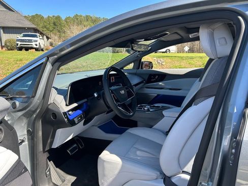 Used 2025 Cadillac Optiq Luxury 1 AWD/4WD image 46