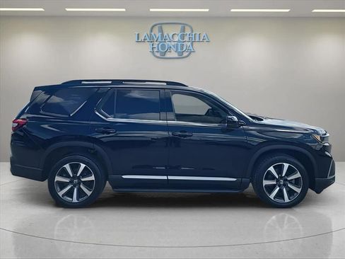 Used 2023 Honda Pilot Touring image 6