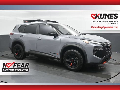 Used 2025 Nissan Rogue SV AWD/4WD image 1