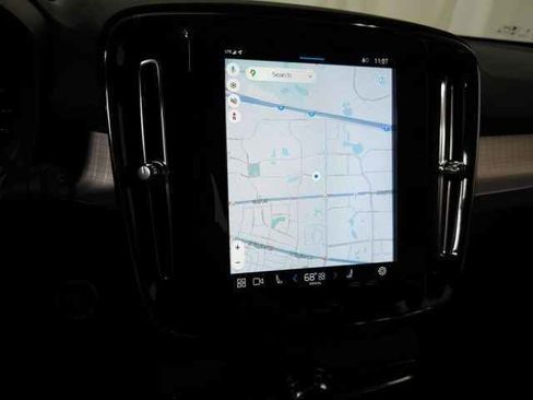 Used 2025 Volvo XC40 B5 Core image 24