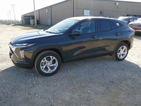 New 2026 Chevrolet Trax LS w/ LS Convenience Package FWD image 7
