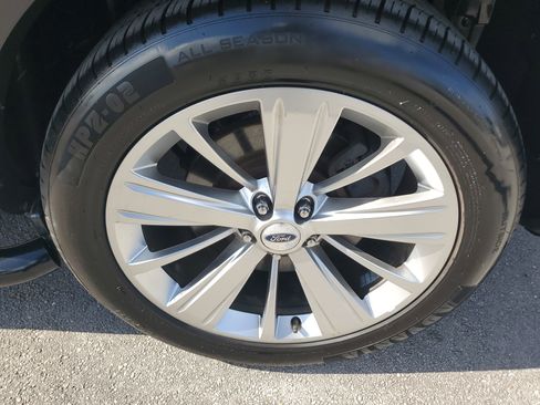 Used 2019 Ford Explorer Limited w/ Class III Trailer Tow Package image 9