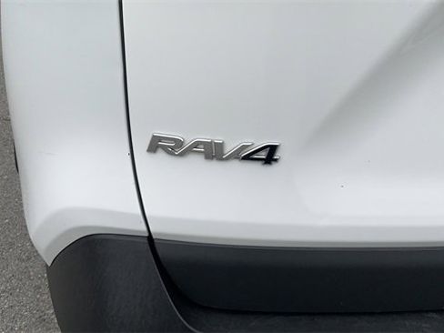 Used 2022 Toyota RAV4 XLE image 17