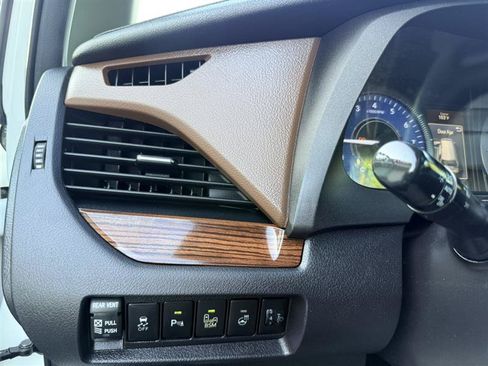 Used 2015 Toyota Sienna Limited Premium FWD image 30
