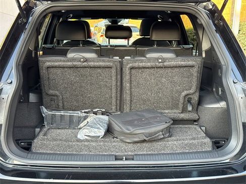 Certified 2022 Volkswagen Tiguan SE R-Line image 15