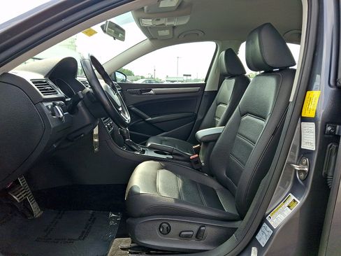 Used 2018 Volkswagen Passat 2.0T S FWD image 14