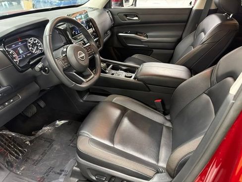 Used 2023 Nissan Pathfinder SL AWD/4WD image 18