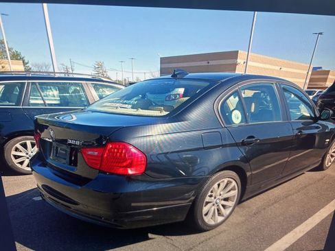 Used 2011 BMW 328i xDrive Sedan AWD/4WD image 3